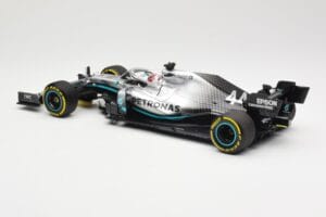 Mercedes AMG Petronas W10 #44 L. Hamilton Winner Chinese GP 2019 Minichamps 1:18 110190344 Fém – 5. kép a 6-ből
