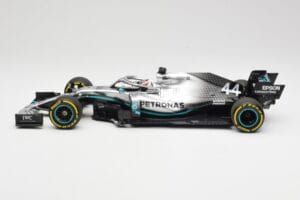 Mercedes AMG Petronas W10 #44 L. Hamilton F1 World Champion 2019 Minichamps 1:18 110190044 Fém – 3. kép a 6-ből