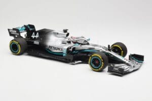 Mercedes AMG Petronas W10 #44 L. Hamilton F1 World Champion 2019 Minichamps 1:18 110190044 Fém – 4. kép a 6-ből