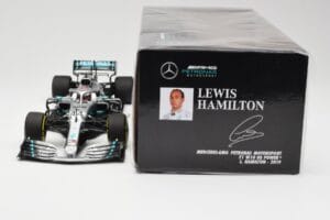Mercedes AMG Petronas W10 #44 L. Hamilton F1 World Champion 2019 Minichamps 1:18 110190044 Fém – 6. kép a 6-ből