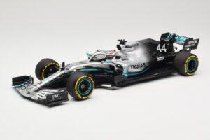 Mercedes AMG Petronas W10 #44 L. Hamilton F1 World Champion Dealer Edition 2019 Minichamps 1:18 B66960567 Fém