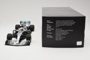 Mercedes AMG Petronas W10 #44 L. Hamilton F1 World Champion Dealer Edition 2019 Minichamps 1:18 B66960567 Fém – 6. kép a 7-ből