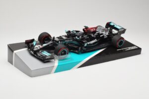 Mercedes AMG Petronas W12 E Performance #44 L. Hamilton Bahrain GP 2021 Minichamps 1:18 113210144 Fém – 2. kép a 6-ből