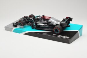 Mercedes AMG Petronas W12 E Performance #44 L. Hamilton Bahrain GP 2021 Minichamps 1:18 113210144 Fém – 5. kép a 6-ből