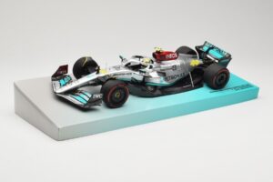 Mercedes AMG Petronas W13 E Performance #44 L. Hamilton 2022 Minichamps 1:18 113220044 Fém – 2. kép a 6-ből