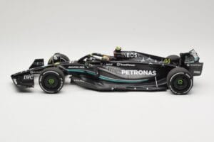 Mercedes AMG Petronas W14 E Performance #44 L. Hamilton Bahrain GP 2023 Minichamps 1:18 110230144 Fém – 3. kép a 6-ből