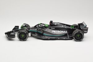 Mercedes AMG Petronas W14 E Performance #63 G. Russell Bahrain GP 2023 Minichamps 1:18 110230163 Fém – 3. kép a 6-ből