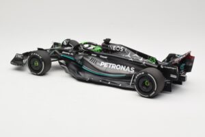Mercedes AMG Petronas W14 E Performance #63 G. Russell Bahrain GP 2023 Minichamps 1:18 110230163 Fém – 5. kép a 6-ből