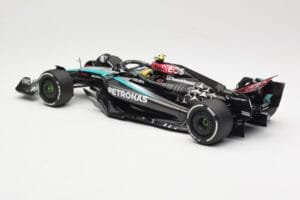 Mercedes AMG Petronas W15 E Performance #44 L. Hamilton 2024 Minichamps 1:18 110240144 Fém – 3. kép a 6-ből