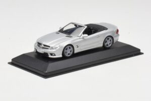 Mercedes AMG SL63 R230 Ezüst Minichamps 1:43 B66960018-R Fém – 2. kép a 4-ből