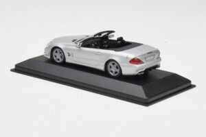 Mercedes AMG SL63 R230 Ezüst Minichamps 1:43 B66960018-R Fém – 3. kép a 4-ből