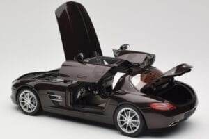 Mercedes AMG SLS C197 Brown Metallic Minichamps 1:18 100039028 Fém – 5. kép a 8-ből