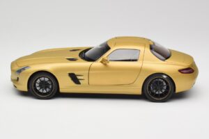Mercedes AMG SLS C197 Arany Minichamps 1:18 100039024 Fém – 4. kép a 8-ből