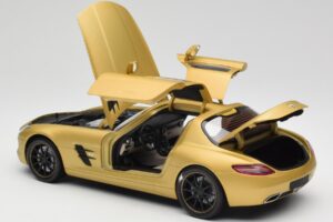 Mercedes AMG SLS C197 Arany Minichamps 1:18 100039024 Fém – 5. kép a 8-ből