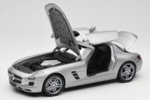 Mercedes AMG SLS C197 Grey Metallic Minichamps 1:18 100039025 Fém – 2. kép a 8-ből