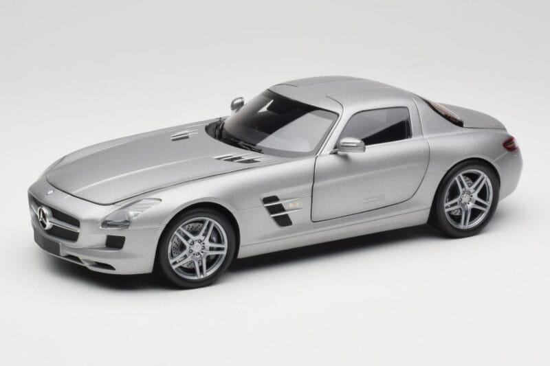 Mercedes AMG SLS C197 Grey Metallic Minichamps 1:18 100039025 Fém
