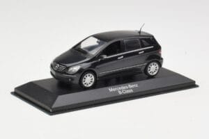 Mercedes B-Class W245 Cosmos Black Minichamps 1:43 B66962218 Fém – 2. kép a 4-ből