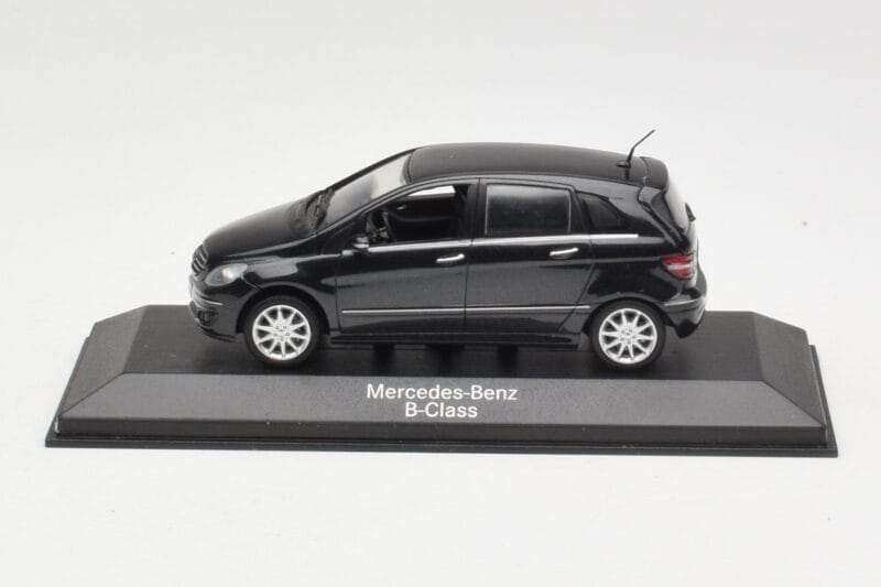 Mercedes B-Class W245 Cosmos Black Minichamps 1:43 B66962218 Fém