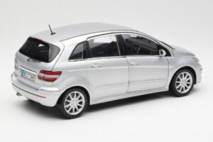 Mercedes B-Class W245 Ezüst Kyosho 1:18 B66962326 Fém – 3. kép a 8-ből