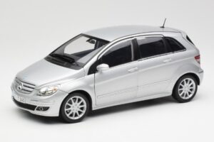Mercedes B-Class W245 Ezüst Kyosho 1:18 B66962326 Fém