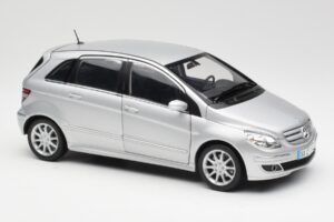 Mercedes B-Class W245 Ezüst Kyosho 1:18 B66962326 Fém – 6. kép a 8-ből