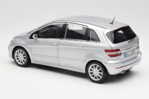 Mercedes B-Class W245 Ezüst Kyosho 1:18 B66962326 Fém – 7. kép a 8-ből
