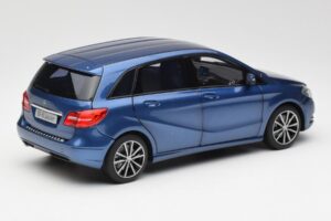Mercedes B-Class W246 Lotus Kék Metál Norev 1:18 B66961410 Fém – 3. kép a 8-ből