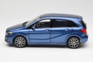 Mercedes B-Class W246 Lotus Kék Metál Norev 1:18 B66961410 Fém – 4. kép a 8-ből