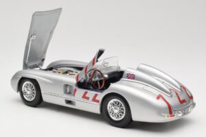 Mercedes 300 SLR W196S #722 S. Moss / D. Jenkinson Mille Miglia Winner 1955 Maisto 1:18 536887 Fém – 5. kép a 8-ből