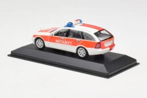 Mercedes C-Class S203 Notarzt Minichamps 1:43 430030190 Fém – 3. kép a 4-ből