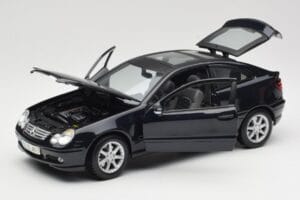 Mercedes C-Class Sports Coupe CL203 Kék Maisto 1:18 B66962124 Fém – 2. kép a 8-ből