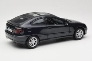 Mercedes C-Class Sports Coupe CL203 Kék Maisto 1:18 B66962124 Fém – 3. kép a 8-ből
