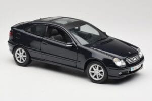 Mercedes C-Class Sports Coupe CL203 Kék Maisto 1:18 B66962124 Fém – 6. kép a 8-ből