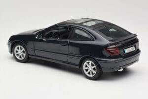 Mercedes C-Class Sports Coupe CL203 Kék Maisto 1:18 B66962124 Fém – 7. kép a 8-ből