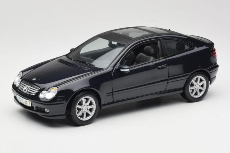 Mercedes C-Class Sports Coupe CL203 Kék Maisto 1:18 B66962124 Fém