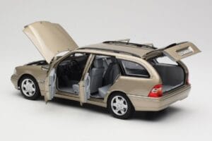 Mercedes C-Class T-Model W202 Smoke Silver Norev 1:18 183388 Fém – 4. kép a 8-ből