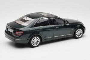 Mercedes C-Class W204 Avantgarde Sötétzöld AUTOart 1:18 B66962366 Fém – 2. kép a 8-ből
