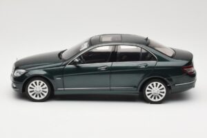 Mercedes C-Class W204 Avantgarde Sötétzöld AUTOart 1:18 B66962366 Fém – 4. kép a 8-ből
