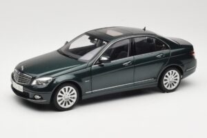 Mercedes C-Class W204 Avantgarde Sötétzöld AUTOart 1:18 B66962366 Fém