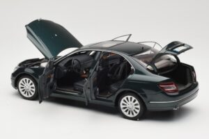 Mercedes C-Class W204 Avantgarde Sötétzöld AUTOart 1:18 B66962366 Fém – 5. kép a 8-ből