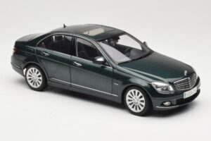 Mercedes C-Class W204 Avantgarde Sötétzöld AUTOart 1:18 B66962366 Fém – 6. kép a 8-ből