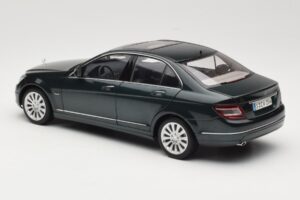 Mercedes C-Class W204 Avantgarde Sötétzöld AUTOart 1:18 B66962366 Fém – 7. kép a 8-ből