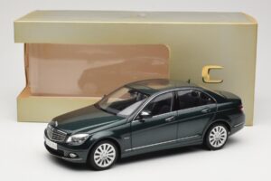 Mercedes C-Class W204 Avantgarde Sötétzöld AUTOart 1:18 B66962366 Fém – 8. kép a 8-ből