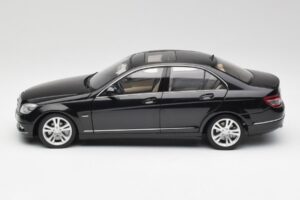Mercedes C-Class W204 Avantgarde Obsidian Fekete AUTOart 1:18 76264-R1 Fém – 4. kép a 8-ből