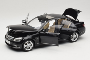 Mercedes C-Class W204 Obsidian Black AUTOart 1:18 B66962367 Fém – 2. kép a 8-ből