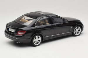 Mercedes C-Class W204 Obsidian Black AUTOart 1:18 B66962367 Fém – 3. kép a 8-ből