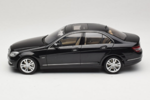 Mercedes C-Class W204 Obsidian Black AUTOart 1:18 B66962367 Fém – 4. kép a 8-ből