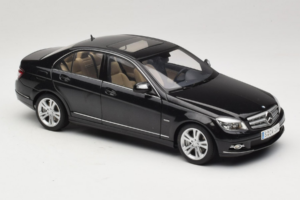 Mercedes C-Class W204 Obsidian Black AUTOart 1:18 B66962367 Fém – 6. kép a 8-ből