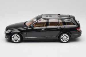 Mercedes C-Class W204 Estate Obsidian Black AUTOart 1:18 B66962349 Fém – 4. kép a 8-ből