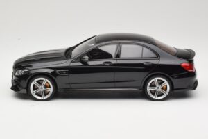 Mercedes C-Class W205 Brabus 650 Fekete GT Spirit 1:18 GT132 Gyanta – 3. kép a 6-ből